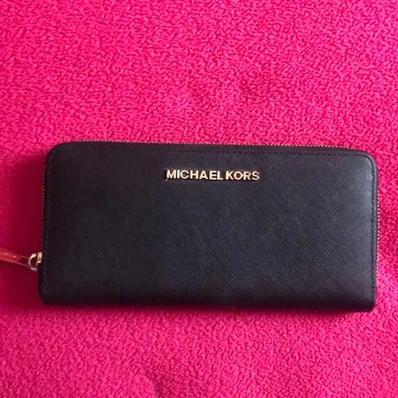 Michael Kors Handbags - Michael Kors Large full zip wallet